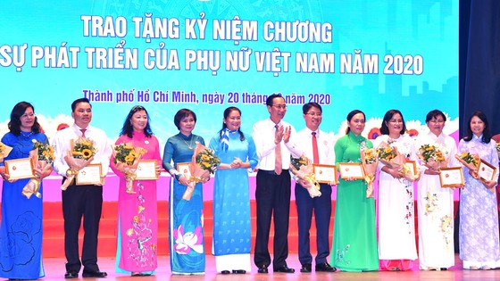 Tạo điều kiện thuận lợi nhất để phụ nữ TPHCM phát triển ảnh 6 Tạo điều kiện thuận lợi nhất để phụ nữ TPHCM phát triển ảnh 6