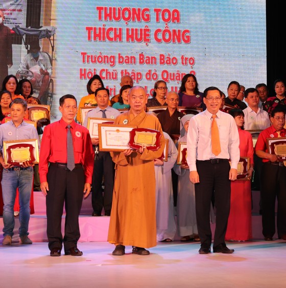 “Hoa việc thiện” giúp lan tỏa nghĩa tình của TPHCM ảnh 1