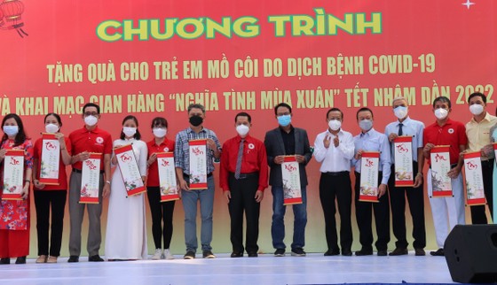 Gần 32 tỷ đồng chăm lo người khó khăn, trẻ mồ côi dịp tết ảnh 3 Gần 32 tỷ đồng chăm lo người khó khăn, trẻ mồ côi dịp tết ảnh 3