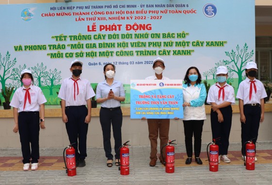 Phát động mỗi gia đình hội viên phụ nữ trồng một cây xanh ảnh 2
