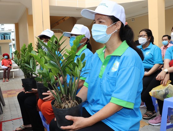 Phát động mỗi gia đình hội viên phụ nữ trồng một cây xanh ảnh 6