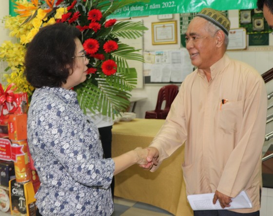 Thăm, chúc mừng cộng đồng Hồi giáo Islam nhân Đại lễ Raya Idil Adha ảnh 2