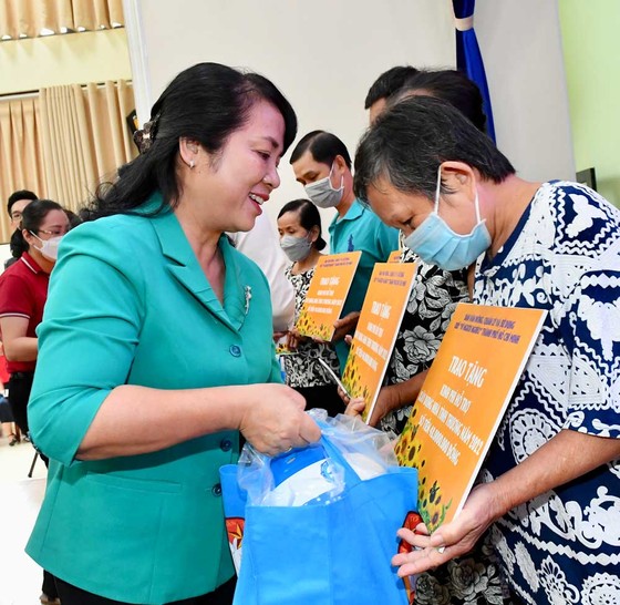 TPHCM phát động tháng cao điểm chăm lo người nghèo, trẻ em mồ côi ảnh 4