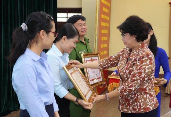 Quận 1: Tuyên dương gương điển hình, gia đình “Dân vận khéo“ ảnh 1