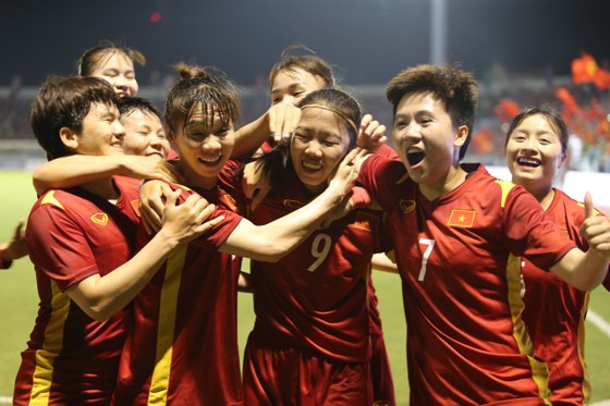 Chung kết bóng đá nữ Việt Nam Thái Lan là trận đấu được mong đợi nhất của giải đấu. Hãy xem và cổ vũ cho các cô gái Việt Nam, với hy vọng sẽ mang về chiến thắng và tạo nên những kỷ niệm đáng nhớ trong lịch sử bóng đá nữ Việt Nam.