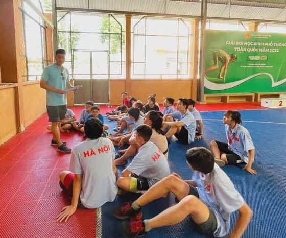 Bơi lội phổ cập: Cùng đón xem hình ảnh bơi lội phổ cập đang ngày càng trở nên phổ biến tại Việt Nam. Với việc đẩy mạnh các chương trình thể thao và y tế, người dân đang nhận thức được tầm quan trọng của việc luyện tập bơi lội. Hãy cùng nhau khám phá những bước tiến mới trong công cuộc phổ cập bơi lội nhé!