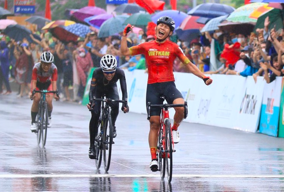 Là một trong những nữ quái hiếm hoi của thể thao xe đạp Việt Nam, Nguyễn Thị Thật đã trở thành niềm tự hào của cả một thế hệ. Với các chiến thắng quốc tế và niềm đam mê cho sự nghiệp, cô đã và đang thể hiện sức mạnh, sự chịu đựng và quyết tâm trong mỗi giải đấu. Hãy đồng hành cùng người hâm mộ và cảm nhận cảm xúc đầy cảm hứng.