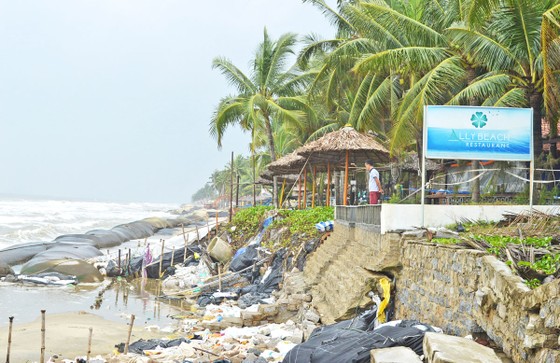 Miền Trung lại lo sạt lở ảnh 1