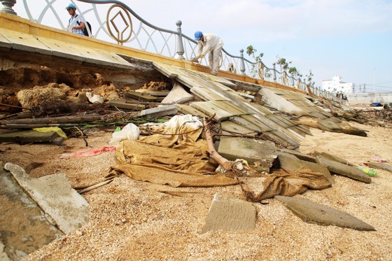 Cận cảnh kè sông hàng chục tỷ đồng chưa dùng đã gãy nát ảnh 12 Cận cảnh kè sông hàng chục tỷ đồng chưa dùng đã gãy nát ảnh 12