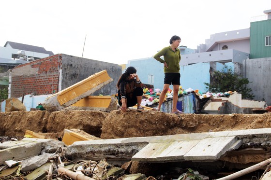 Cận cảnh kè sông hàng chục tỷ đồng chưa dùng đã gãy nát ảnh 8 Cận cảnh kè sông hàng chục tỷ đồng chưa dùng đã gãy nát ảnh 8