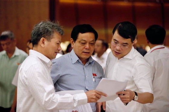 Hoãn tăng lương chỉ nên là giải pháp tình thế  ảnh 2 Hoãn tăng lương chỉ nên là giải pháp tình thế ảnh 1