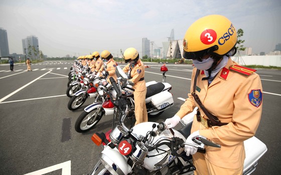 Bóng hồng dẫn đoàn ảnh 4