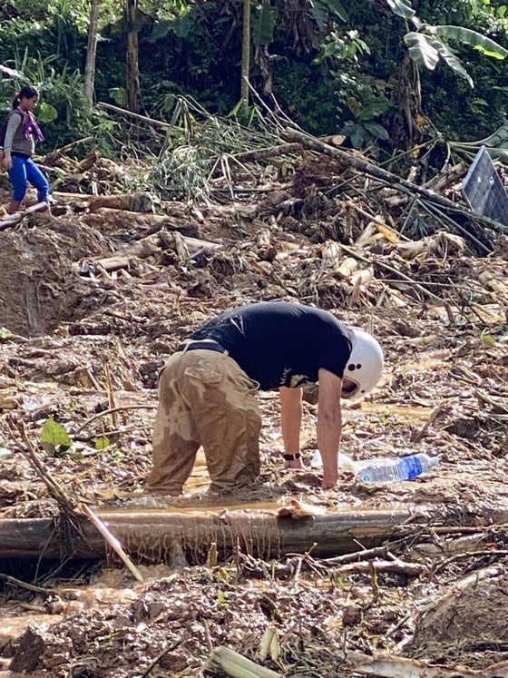Thảm họa sạt lở vùi lấp 53 người ở Trà Leng, Trà Vân: Tìm thấy thi thể 16 nạn nhân ảnh 15 Thảm họa sạt lở vùi lấp 53 người ở Trà Leng, Trà Vân: Tìm thấy thi thể 16 nạn nhân ảnh 15