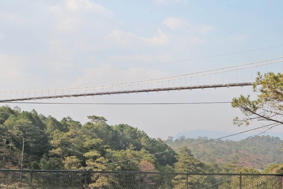 Phạt 40 triệu đồng chủ đầu tư cầu đáy kính không phép ở Đà Lạt ảnh 2 Xử phạt 40 triệu đồng chủ đầu tư cầu đáy kính không phép ở Thung lũng Tình yêu ảnh 2