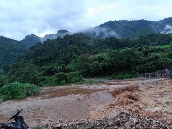 Mưa to, lũ ống làm 2 người bị vùi lấp, 1 nhà máy điện tê liệt ảnh 5 Mưa to, lũ ống làm 2 người bị vùi lấp, 1 nhà máy điện tê liệt ảnh 5