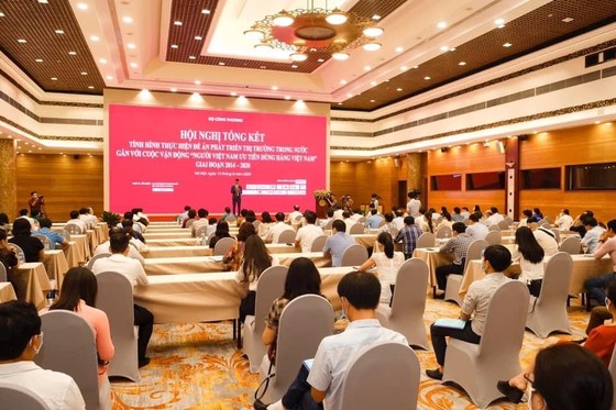 52% người tiêu dùng khuyên bạn bè, người thân nên sử dụng hàng Việt Nam ảnh 1