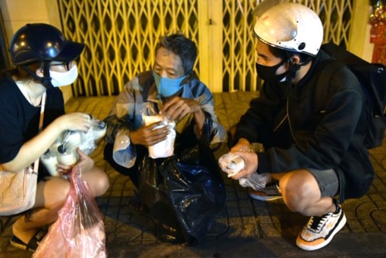 Tình người thành phố mang tên Bác ảnh 4