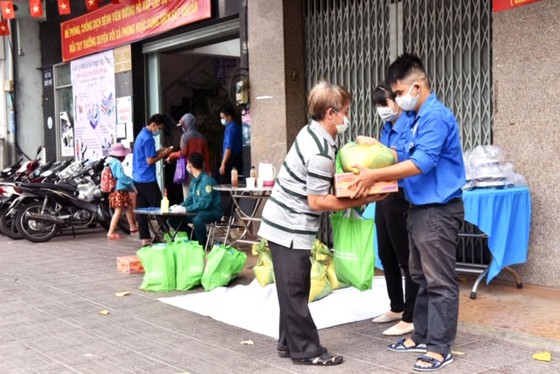 Tình người thành phố mang tên Bác ảnh 9