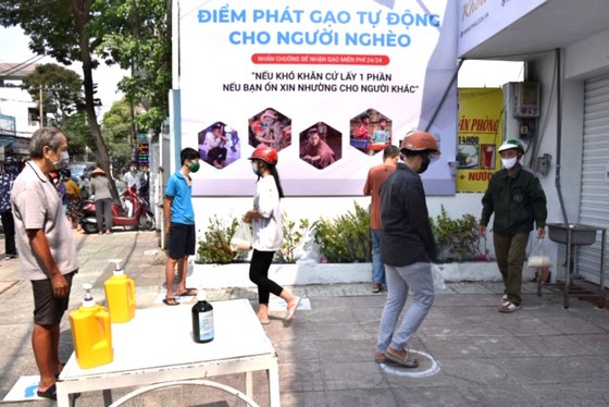 Tình người thành phố mang tên Bác ảnh 1