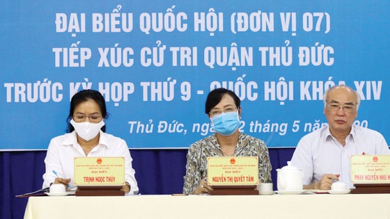 Công chức mẫn cán để giảm phiền toái cho người dân ảnh 1