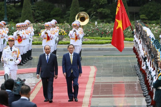 Thủ tướng Nhật Bản bắt đầu chuyến thăm chính thức Việt Nam ảnh 1 Thủ tướng Nhật Bản bắt đầu chuyến thăm chính thức Việt Nam ảnh 1
