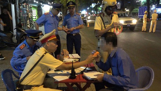 Phạt nặng vi phạm nồng độ cồn là “liệu pháp sốc” cần thiết ảnh 1 Phạt nặng vi phạm nồng độ cồn là “liệu pháp sốc” cần thiết ảnh 1