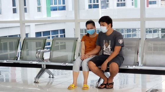 Trúc Nhi - Diệu Nhi được đưa ra khỏi phòng mổ ảnh 32 Trúc Nhi - Diệu Nhi được đưa ra khỏi phòng mổ ảnh 32