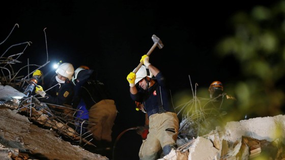 Ít nhất 23 người thiệt mạng, 800 người bị thương do động đất ở Thổ Nhĩ Kỳ và Hy Lạp ảnh 7 Ít nhất 22 người thiệt mạng do động đất ở Thổ Nhĩ Kỳ và Hy Lạp ảnh 7