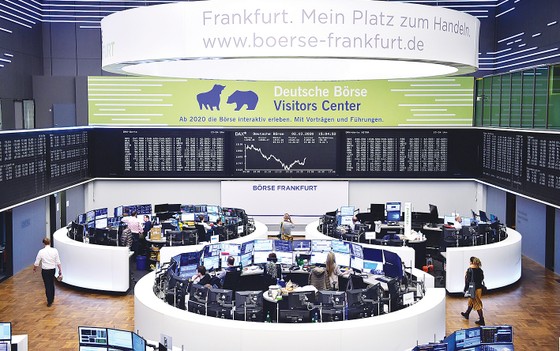 Chống đại dịch Covid-19: Mỹ, EU cùng tung gói tài chính khủng ảnh 1 Chống đại dịch Covid-19: Mỹ, EU cùng tung gói tài chính khủng ảnh 1