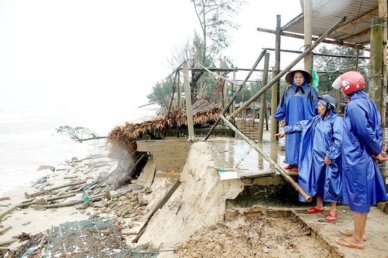 Bão số 13 đổ bộ: Giảm thiểu thiệt hại nhờ chủ động ứng phó ảnh 2 Bão số 13 đổ bộ: Giảm thiểu thiệt hại nhờ chủ động ứng phó ảnh 1