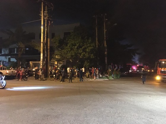 Cháy kho chứa hàng Công ty Sunhouse ở Khu công nghiệp Tân Tạo ảnh 4 Cháy kho chứa hàng Công ty Sunhouse ở Khu công nghiệp Tân Tạo ảnh 3