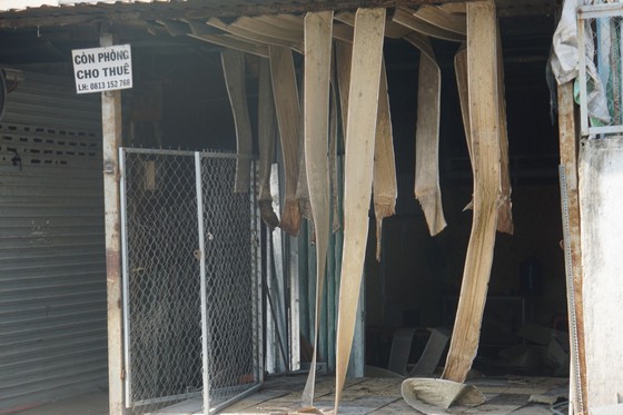 Nhiều nhà dân và hơn 10 phòng trọ ở quận 9 bị lửa thiêu rụi ảnh 6