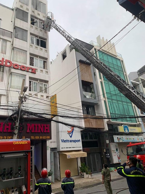 Cháy khách sạn tại quận 10, 2 người thương vong ảnh 2 Cháy khách sạn tại quận 10, 1 người tử vong, 1 người bị thương ảnh 2