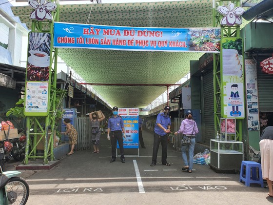 Đà Nẵng: Ngày đầu đi chợ bằng thẻ theo ngày chẵn lẻ ảnh 12 Đà Nẵng: Ngày đầu đi chợ bằng thẻ theo ngày chẵn lẻ ảnh 12