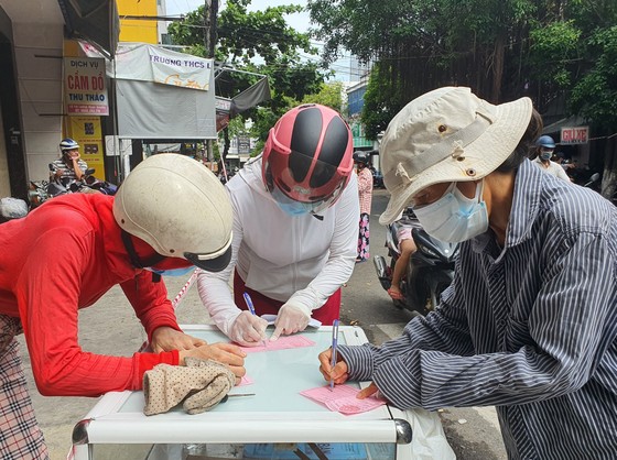 Đà Nẵng: Ngày đầu đi chợ bằng thẻ theo ngày chẵn lẻ ảnh 4 Đà Nẵng: Ngày đầu đi chợ bằng thẻ theo ngày chẵn lẻ ảnh 4