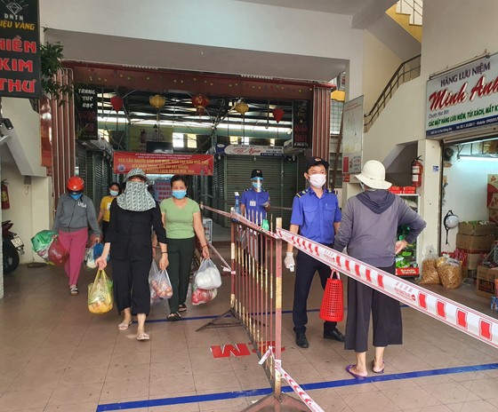 Đà Nẵng: Ngày đầu đi chợ bằng thẻ theo ngày chẵn lẻ ảnh 6 Đà Nẵng: Ngày đầu đi chợ bằng thẻ theo ngày chẵn lẻ ảnh 6