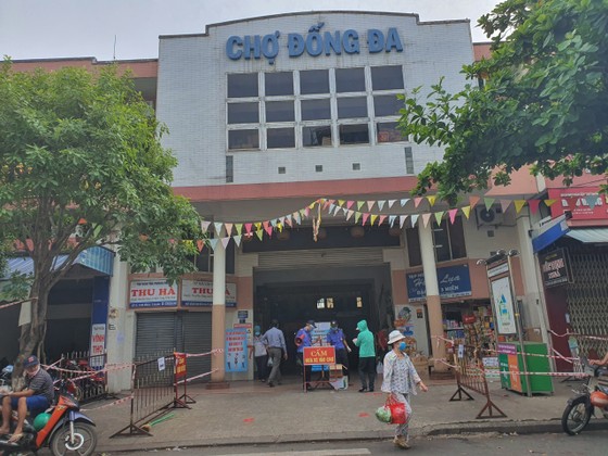 Đà Nẵng: Ngày đầu đi chợ bằng thẻ theo ngày chẵn lẻ ảnh 1 Đà Nẵng: Ngày đầu đi chợ bằng thẻ theo ngày chẵn lẻ ảnh 1