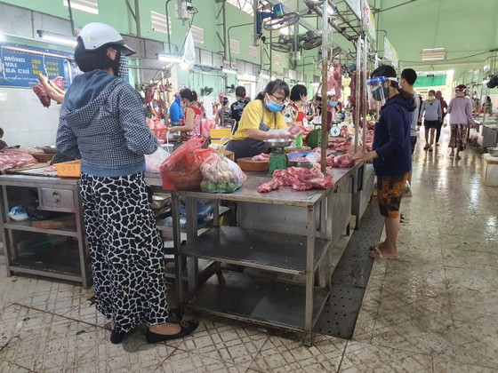 Đà Nẵng: Ngày đầu đi chợ bằng thẻ theo ngày chẵn lẻ ảnh 10 Đà Nẵng: Ngày đầu đi chợ bằng thẻ theo ngày chẵn lẻ ảnh 10