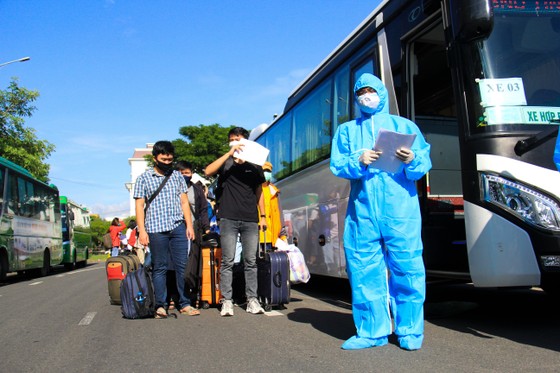 Hơn 700 người Quảng Ngãi kẹt ở "tâm dịch" Đà Nẵng được về quê ảnh 16 Đưa hơn 700 người Quảng Ngãi tại Đà Nẵng về quê ảnh 15