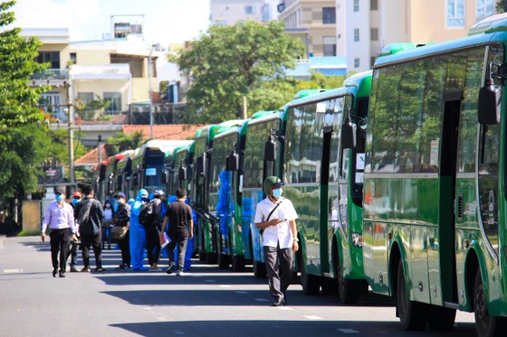 Đưa hơn 700 người Quảng Ngãi tại Đà Nẵng về quê ảnh 7