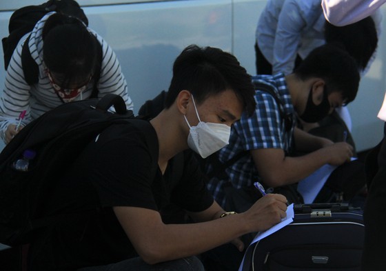 Hơn 700 người Quảng Ngãi kẹt ở "tâm dịch" Đà Nẵng được về quê ảnh 10 Đưa hơn 700 người Quảng Ngãi tại Đà Nẵng về quê ảnh 9