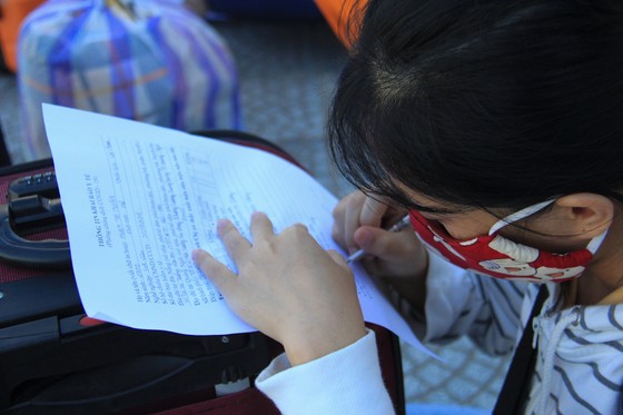 Hơn 700 người Quảng Ngãi kẹt ở "tâm dịch" Đà Nẵng được về quê ảnh 4 Đưa hơn 700 người Quảng Ngãi tại Đà Nẵng về quê ảnh 3