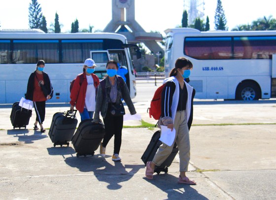 Hơn 700 người Quảng Ngãi kẹt ở "tâm dịch" Đà Nẵng được về quê ảnh 13 Đưa hơn 700 người Quảng Ngãi tại Đà Nẵng về quê ảnh 12