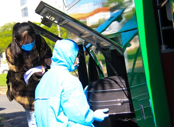 Hơn 700 người Quảng Ngãi kẹt ở "tâm dịch" Đà Nẵng được về quê ảnh 18 Đưa hơn 700 người Quảng Ngãi tại Đà Nẵng về quê ảnh 17