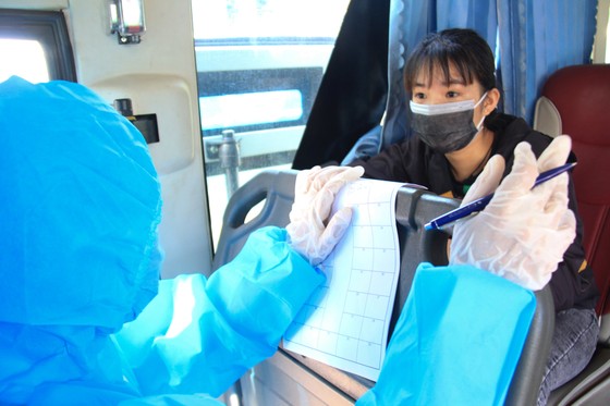 Hơn 700 người Quảng Ngãi kẹt ở "tâm dịch" Đà Nẵng được về quê ảnh 23 Đưa hơn 700 người Quảng Ngãi tại Đà Nẵng về quê ảnh 22