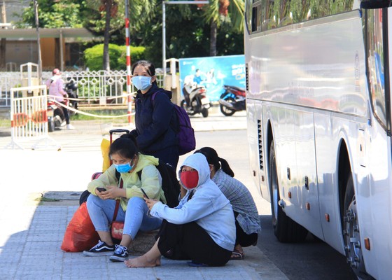 Hơn 700 người Quảng Ngãi kẹt ở "tâm dịch" Đà Nẵng được về quê ảnh 27 Đưa hơn 700 người Quảng Ngãi tại Đà Nẵng về quê ảnh 26