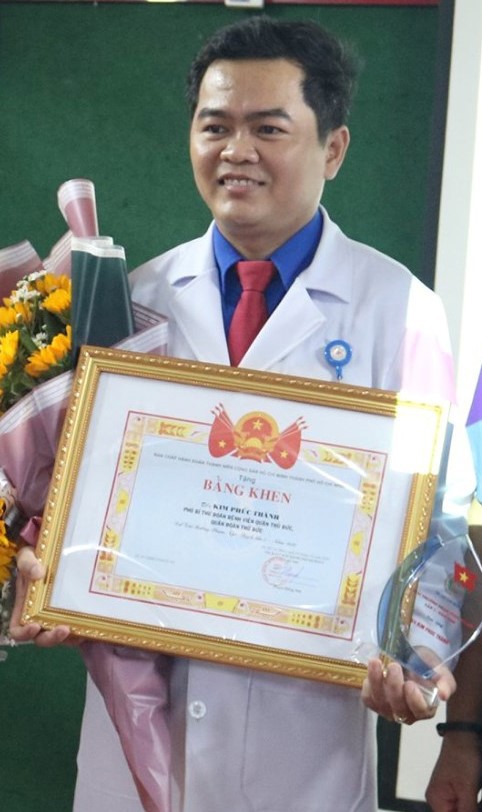 Thầy thuốc trẻ hết lòng với nghề ảnh 4 Thầy thuốc trẻ hết lòng với nghề ảnh 4