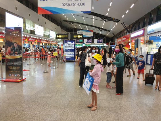 Không có việc khách du lịch ùn ùn đi khỏi Đà Nẵng ảnh 4