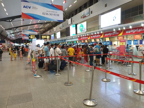 Không có việc khách du lịch ùn ùn đi khỏi Đà Nẵng ảnh 1