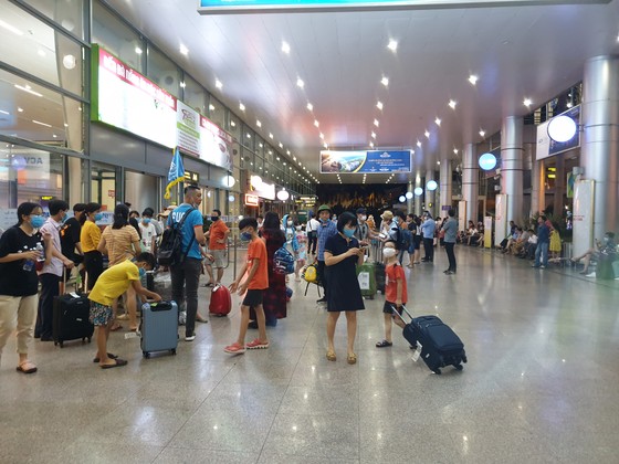 Không có việc khách du lịch ùn ùn đi khỏi Đà Nẵng ảnh 2